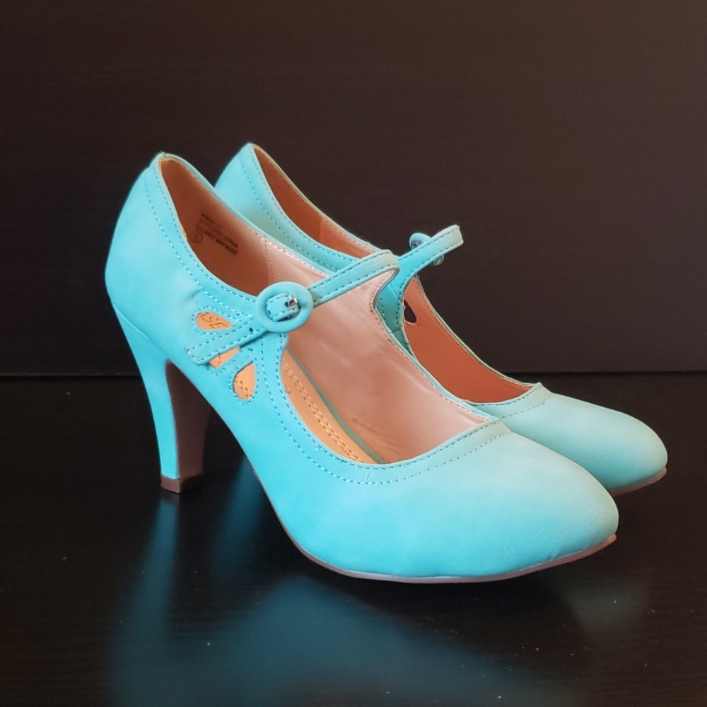 Blue Chase & Chloe Mary Jane Heels Size 6